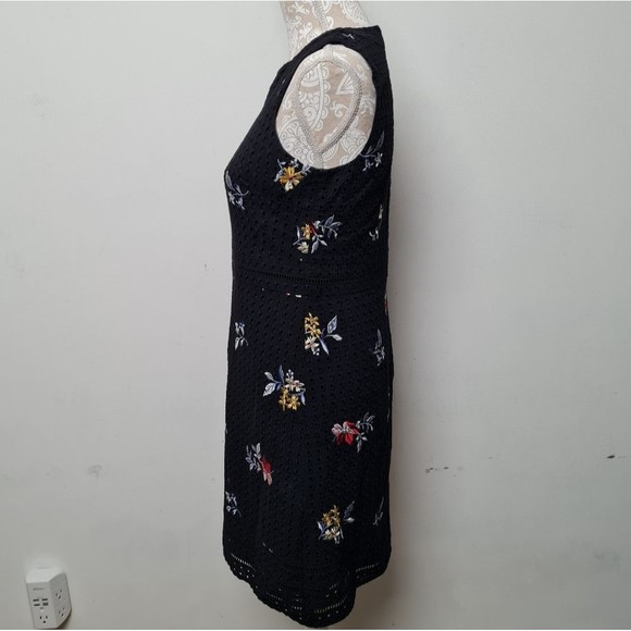 Ann Taylor Floral Embroidered Eyelet Sheath Dress Black Women's Size 4 Petite - Picture 10 of 15